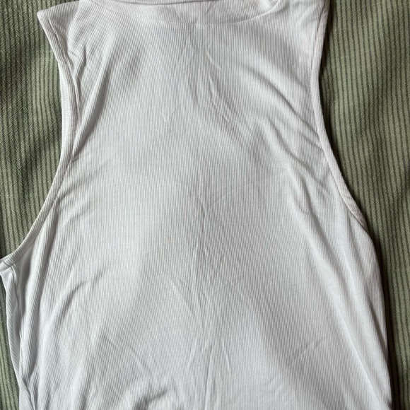 Aritzia Sunday Best mock neck tank - Picture 4 of 4